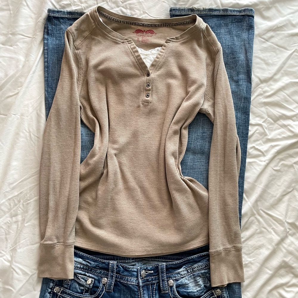 Y2K women’s Northcrest top